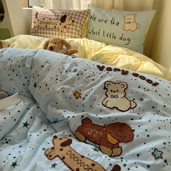 91家纺网 家纺一手货源 找家纺 澜妃 2025新款萌萌哒卡通毛巾绣四件套系列一 三只小腊肠