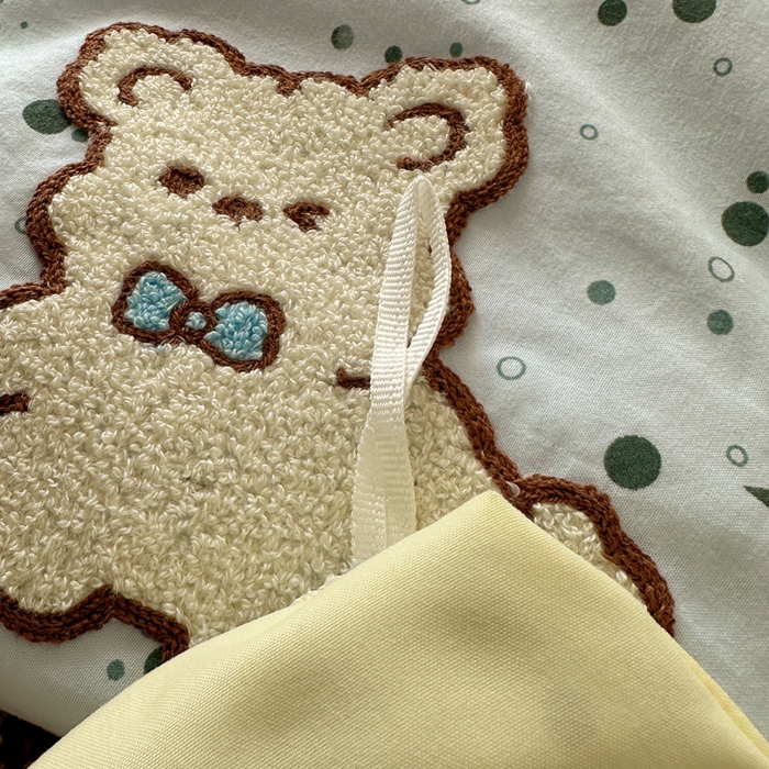 91家纺网 家纺一手货源 找家纺 澜妃 2025新款萌萌哒卡通毛巾绣四件套系列一 三只小腊肠