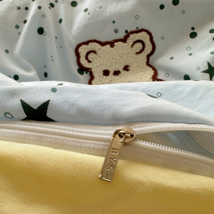 91家纺网 家纺一手货源 找家纺 澜妃 2025新款萌萌哒卡通毛巾绣四件套系列一 三只小腊肠