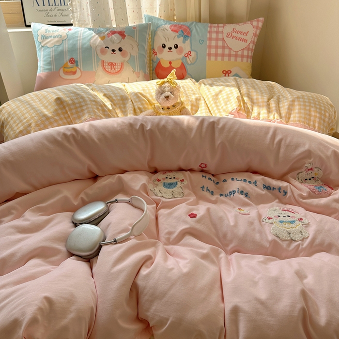 91家纺网 家纺一手货源 找家纺 澜妃 2025新款萌萌哒卡通毛巾绣四件套系列一 小狗仔party