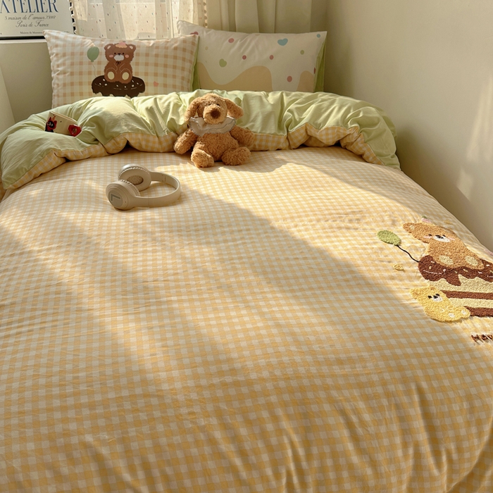 91家纺网 家纺一手货源 找家纺 澜妃 2025新款萌萌哒卡通毛巾绣四件套系列一 巧克力蛋糕熊