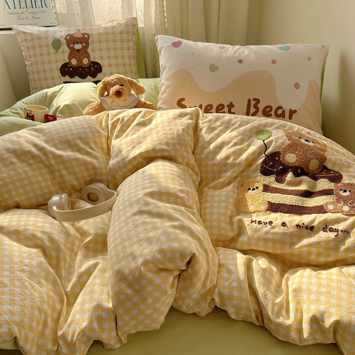 91家纺网 家纺一手货源 找家纺 澜妃 2025新款萌萌哒卡通毛巾绣四件套系列一 巧克力蛋糕熊