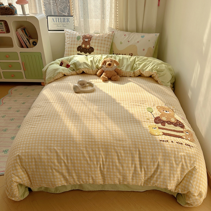 91家纺网 家纺一手货源 找家纺 澜妃 2025新款萌萌哒卡通毛巾绣四件套系列一 巧克力蛋糕熊