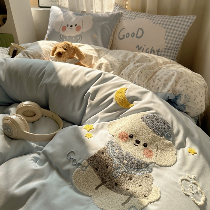 91家纺网 家纺一手货源 找家纺 澜妃 2025新款萌萌哒卡通毛巾绣四件套系列一 晚安月亮小狗