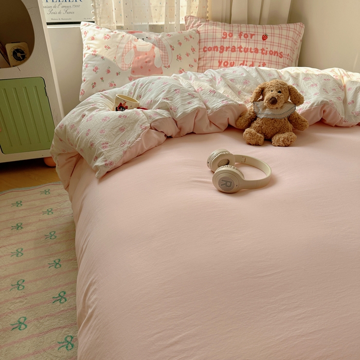 91家纺网 家纺一手货源 找家纺 澜妃 2025新款萌萌哒卡通毛巾绣四件套系列一 花集小兔