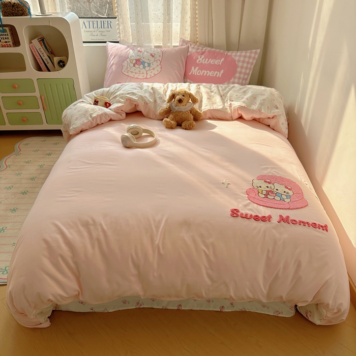 91家纺网 家纺一手货源 找家纺 澜妃 2025新款萌萌哒卡通毛巾绣四件套系列一 甜奶酱小猫