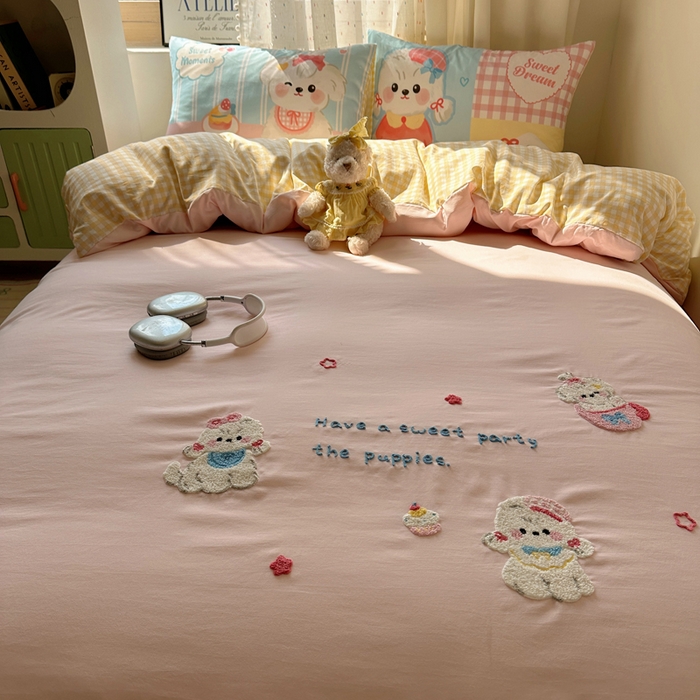 91家纺网 家纺一手货源 找家纺 澜妃 2025新款萌萌哒卡通毛巾绣四件套系列一 小狗仔party