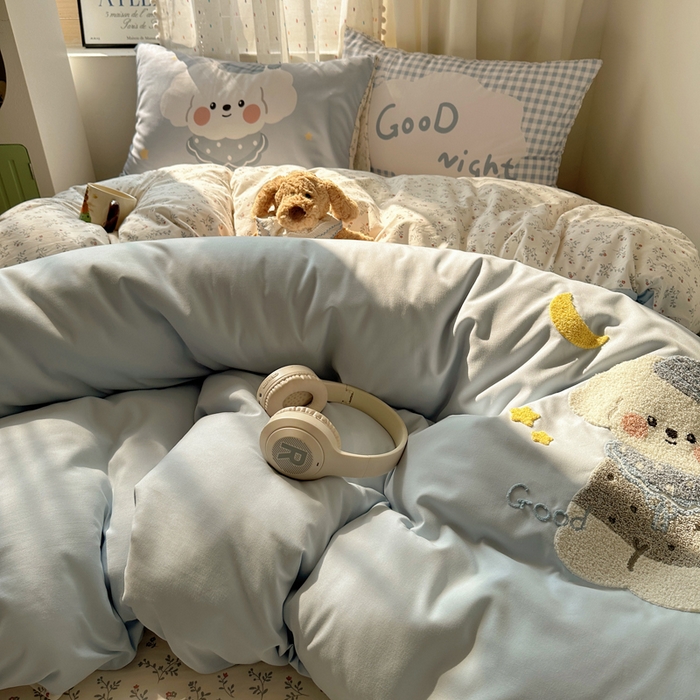 91家纺网 家纺一手货源 找家纺 澜妃 2025新款萌萌哒卡通毛巾绣四件套系列一 晚安月亮小狗