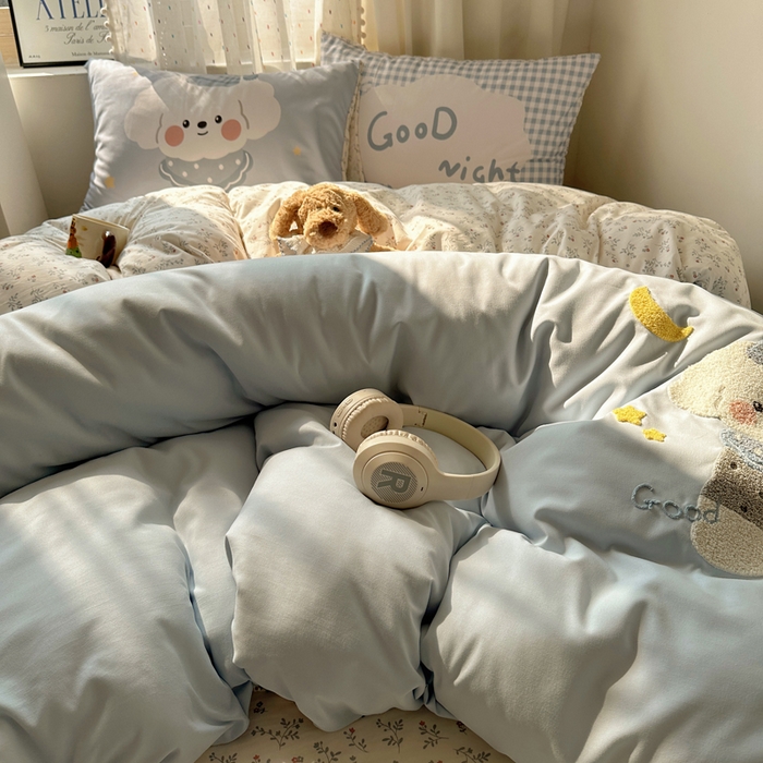 91家纺网 家纺一手货源 找家纺 澜妃 2025新款萌萌哒卡通毛巾绣四件套系列一 晚安月亮小狗