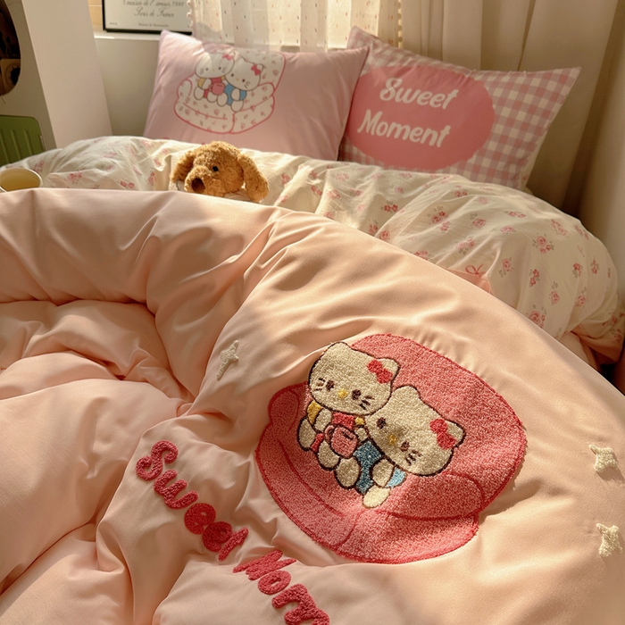 91家纺网 家纺一手货源 找家纺 澜妃 2025新款萌萌哒卡通毛巾绣四件套系列一 甜奶酱小猫