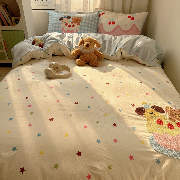 91家纺网 家纺一手货源 找家纺 澜妃 2025新款萌萌哒卡通毛巾绣四件套系列一 小狗吃蛋糕