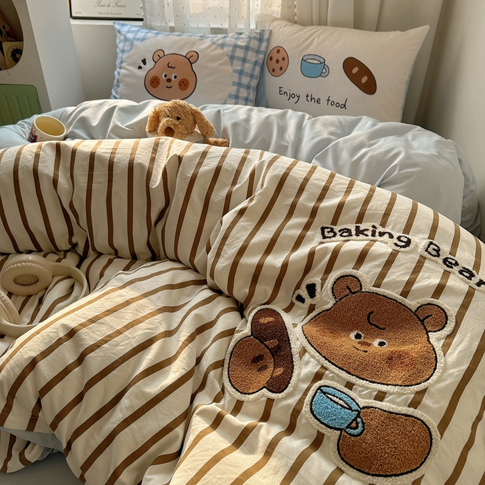 91家纺网 家纺一手货源 找家纺 澜妃 2025新款萌萌哒卡通毛巾绣四件套系列一 法棍面包小熊