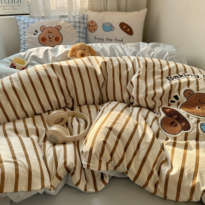 91家纺网 家纺一手货源 找家纺 澜妃 2025新款萌萌哒卡通毛巾绣四件套系列一 法棍面包小熊