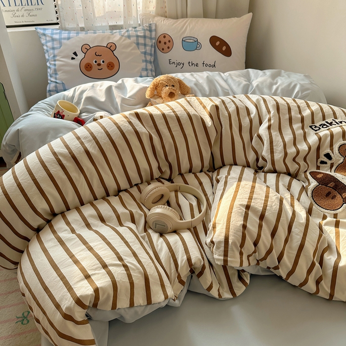 91家纺网 家纺一手货源 找家纺 澜妃 2025新款萌萌哒卡通毛巾绣四件套系列一 法棍面包小熊