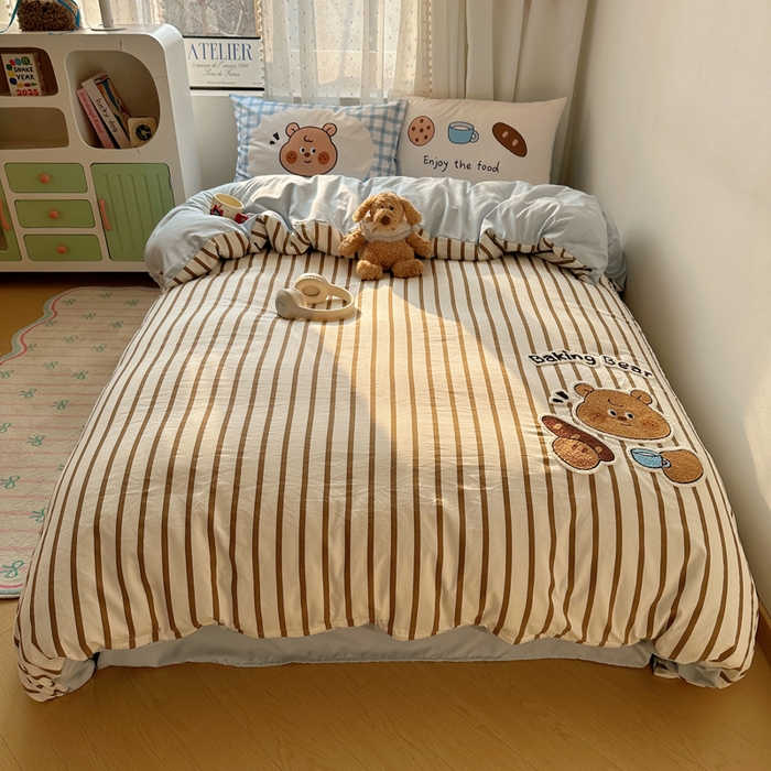 91家纺网 家纺一手货源 找家纺 澜妃 2025新款萌萌哒卡通毛巾绣四件套系列一 法棍面包小熊