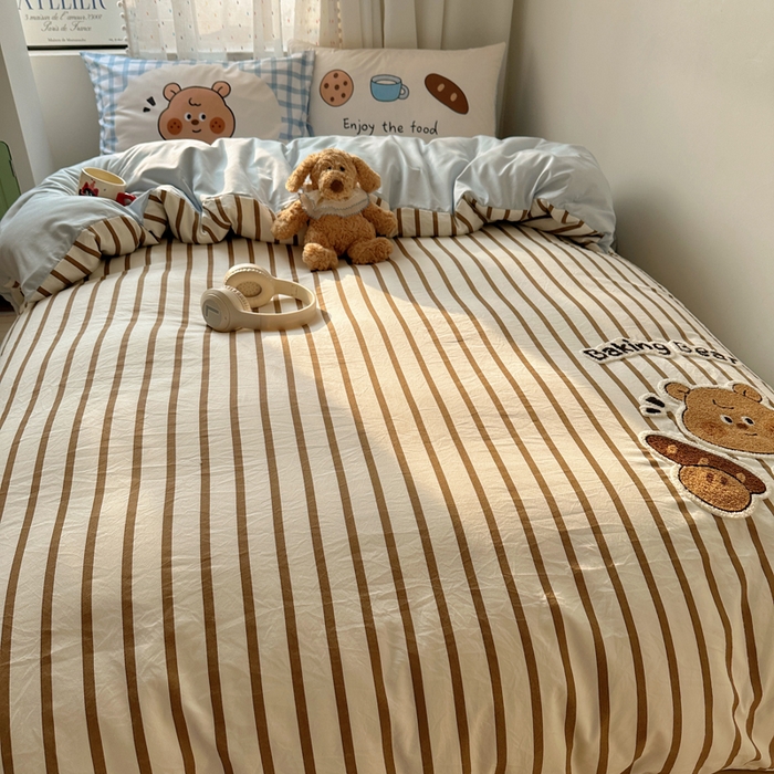 91家纺网 家纺一手货源 找家纺 澜妃 2025新款萌萌哒卡通毛巾绣四件套系列一 法棍面包小熊