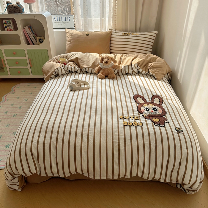 91家纺网 家纺一手货源 找家纺 澜妃 2025新款萌萌哒卡通毛巾绣四件套系列一 冰激凌LABUBU