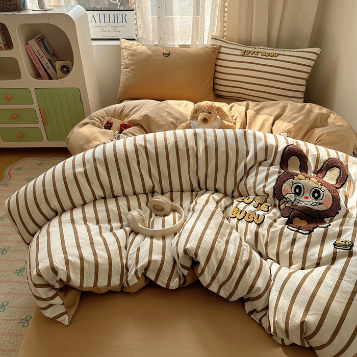 91家纺网 家纺一手货源 找家纺 澜妃 2025新款萌萌哒卡通毛巾绣四件套系列一 冰激凌LABUBU