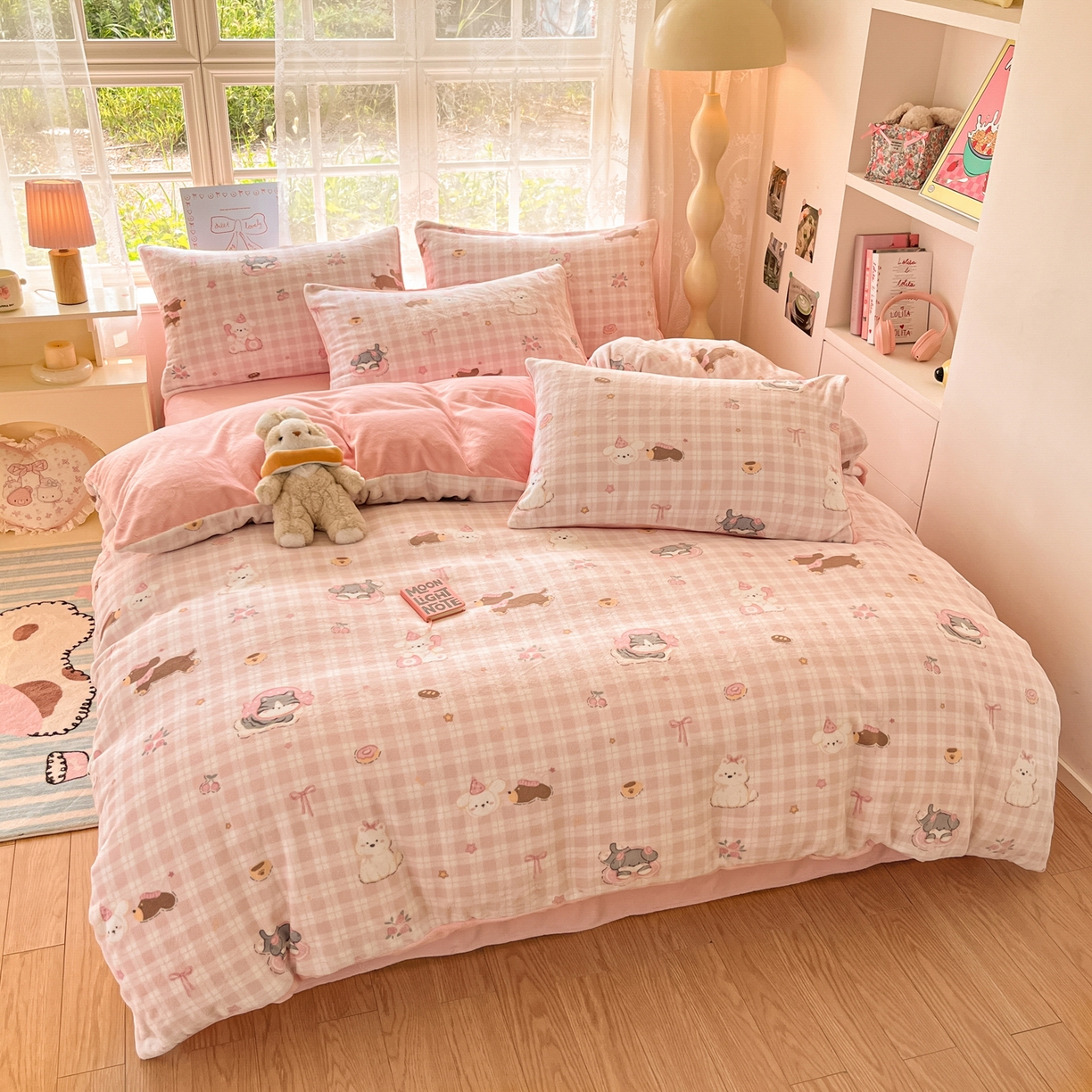 91家纺网 家纺一手货源 找家纺 如一 2025新款高克重卡通印花牛奶绒四件套第三批 粉格汪