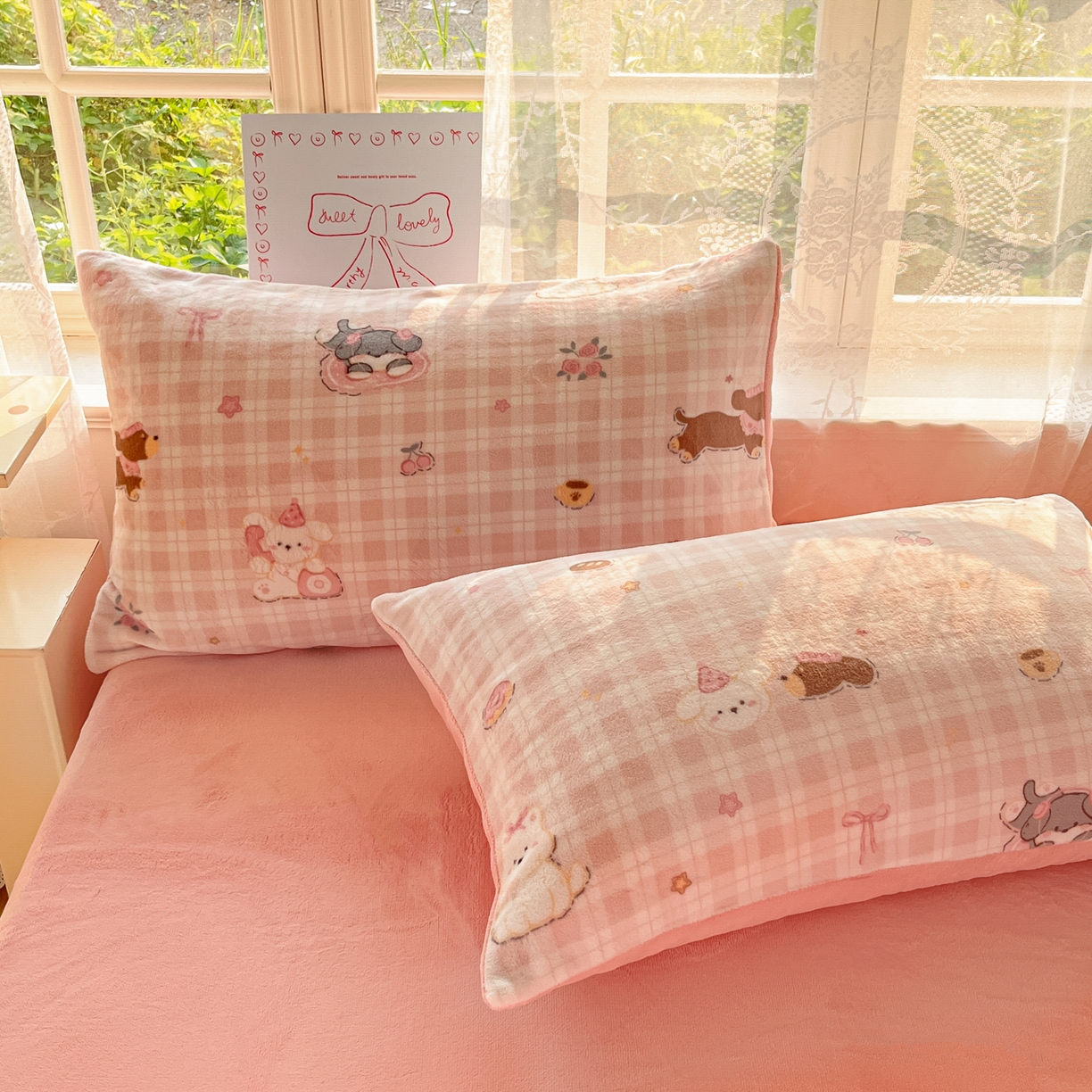 91家纺网 家纺一手货源 找家纺 如一 2025新款高克重卡通印花牛奶绒四件套第三批 粉格汪