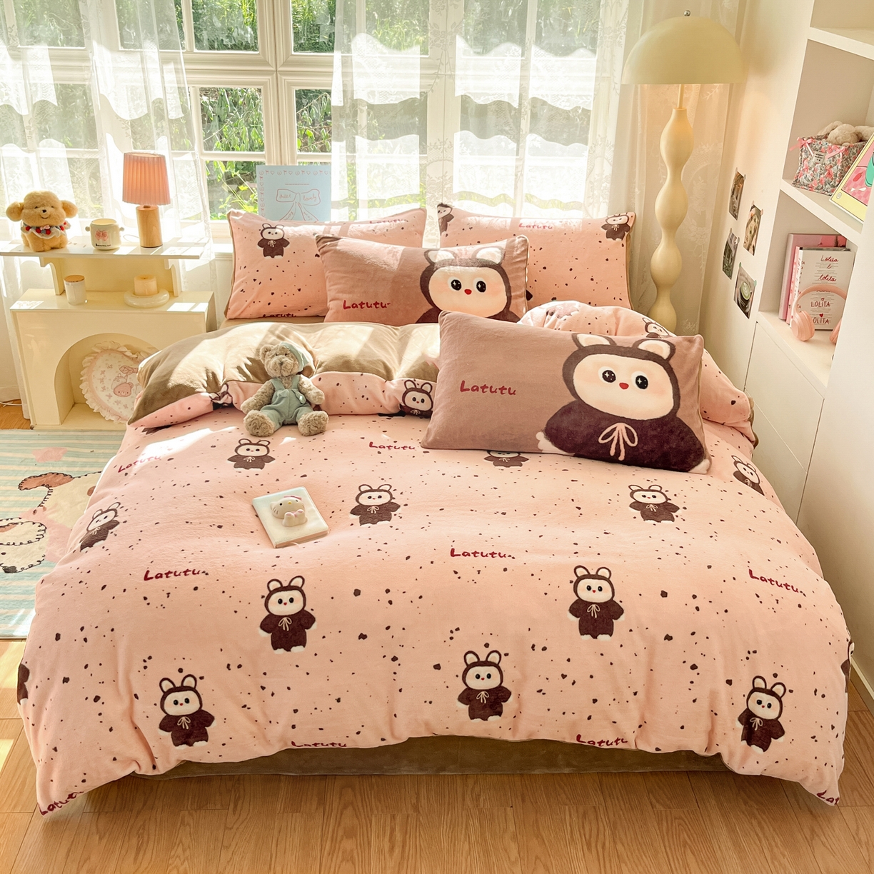 91家纺网 家纺一手货源 找家纺 如一 2025新款高克重卡通印花牛奶绒四件套第三批 拉兔粉