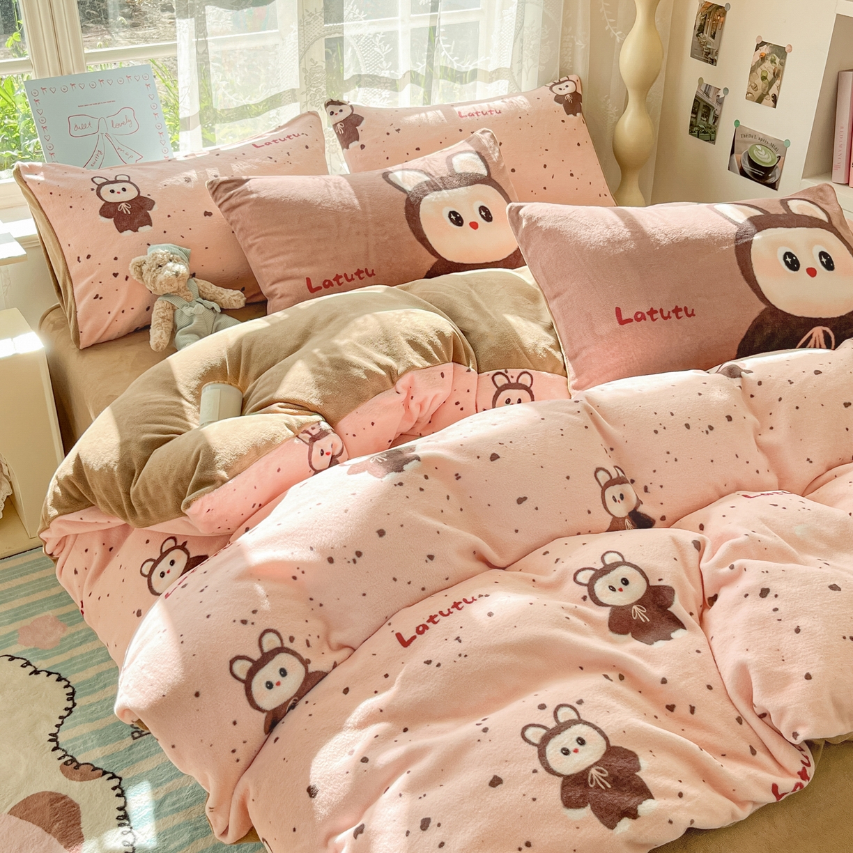 91家纺网 家纺一手货源 找家纺 如一 2025新款高克重卡通印花牛奶绒四件套第三批 拉兔粉