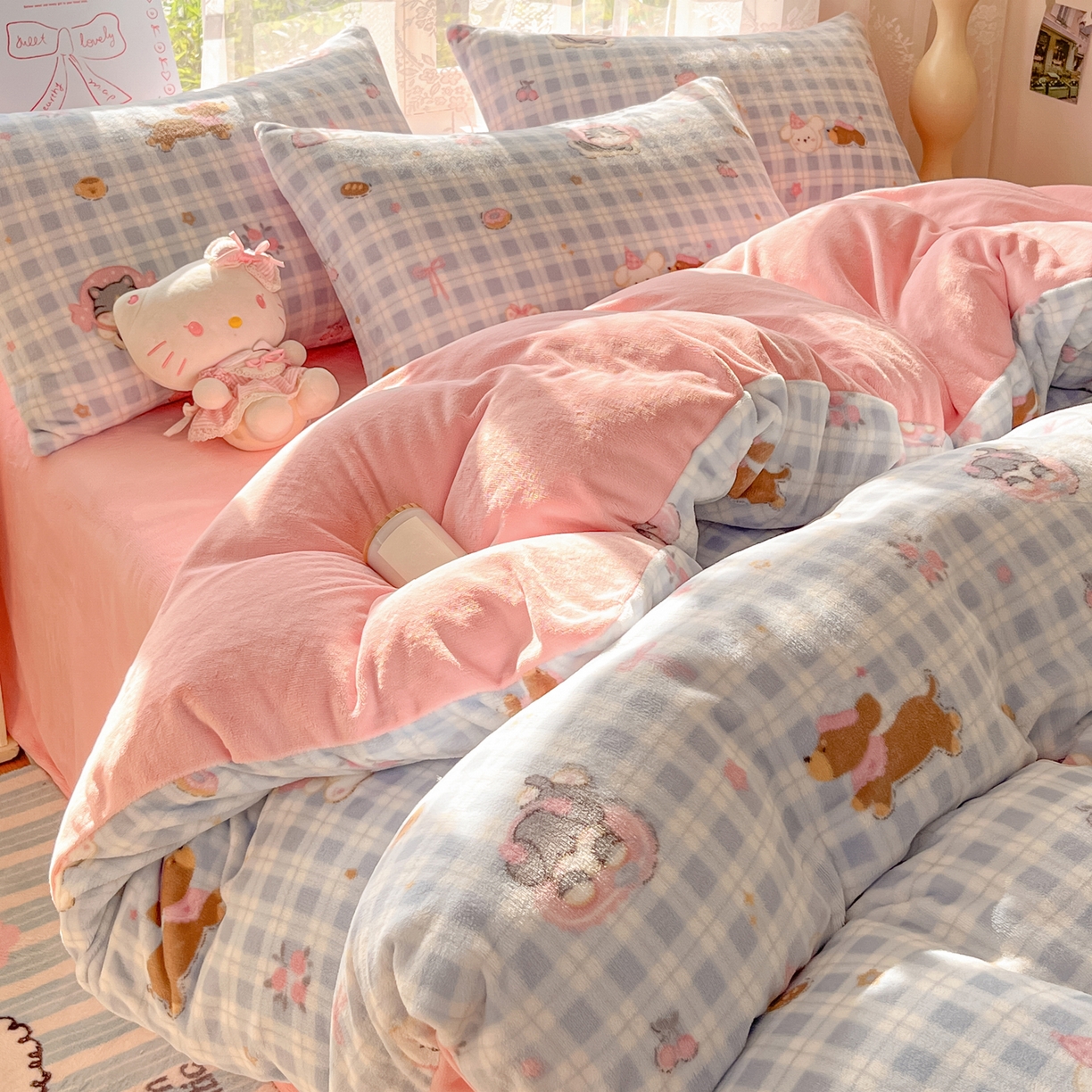 91家纺网 家纺一手货源 找家纺 如一 2025新款高克重卡通印花牛奶绒四件套第三批 蓝格汪