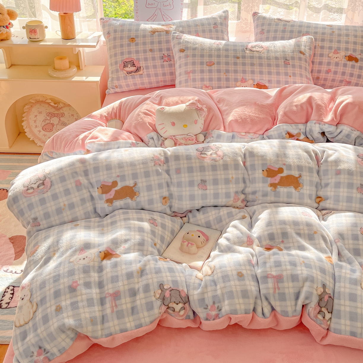 91家纺网 家纺一手货源 找家纺 如一 2025新款高克重卡通印花牛奶绒四件套第三批 蓝格汪