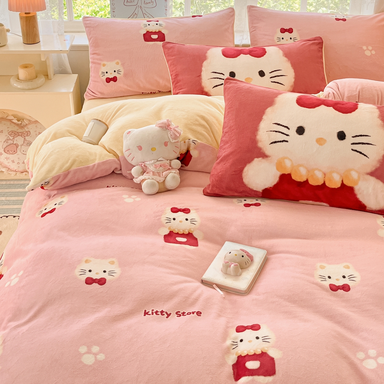 91家纺网 家纺一手货源 找家纺 如一 2025新款高克重卡通印花牛奶绒四件套第三批 猫咪粉