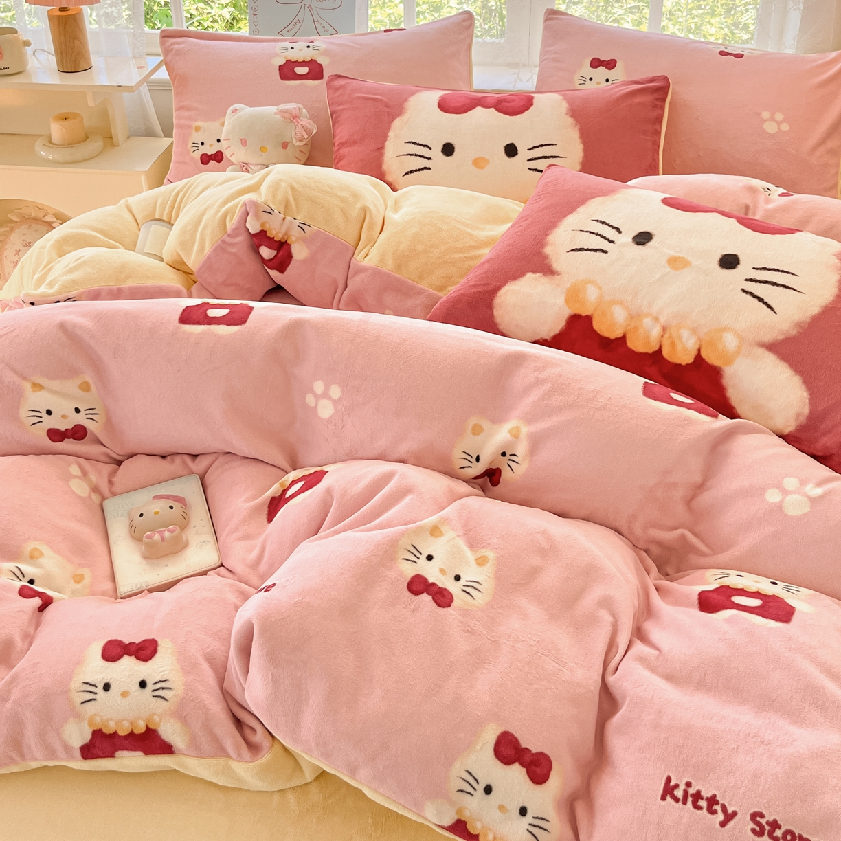 91家纺网 家纺一手货源 找家纺 如一 2025新款高克重卡通印花牛奶绒四件套第三批 猫咪粉