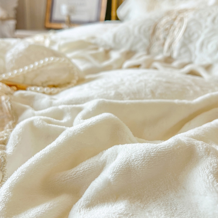 91家纺网 家纺一手货源 找家纺 瑞宝 2025新款全消光牛奶绒床盖四件套-华尔兹 华尔兹-奶油米（控价310起 ）