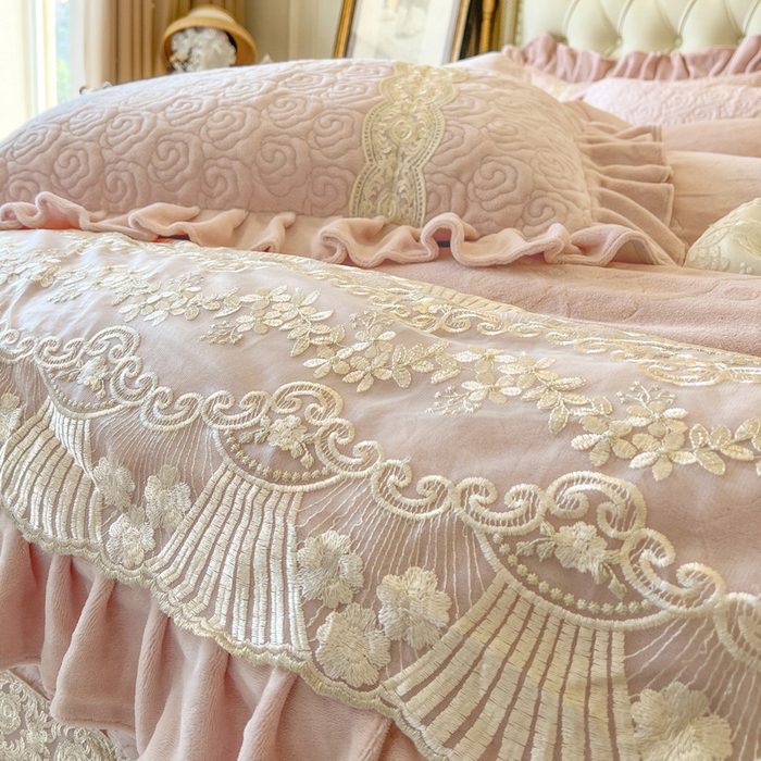 91家纺网 家纺一手货源 找家纺 瑞宝 2025新款全消光牛奶绒床盖四件套-华尔兹 华尔兹-蜜粉（控价310起 ）