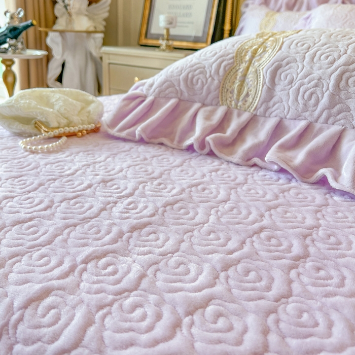 91家纺网 家纺一手货源 找家纺 瑞宝 2025新款全消光牛奶绒床盖四件套-华尔兹 华尔兹-香芋紫（控价310起 ）