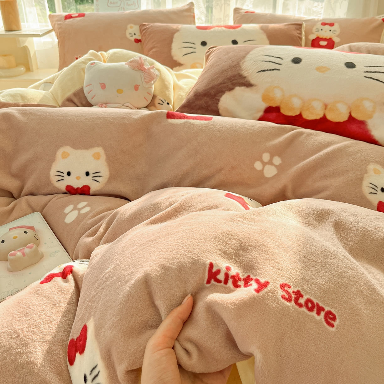 91家纺网 家纺一手货源 找家纺 如一 2025新款高克重卡通印花牛奶绒四件套第三批 猫咪咖