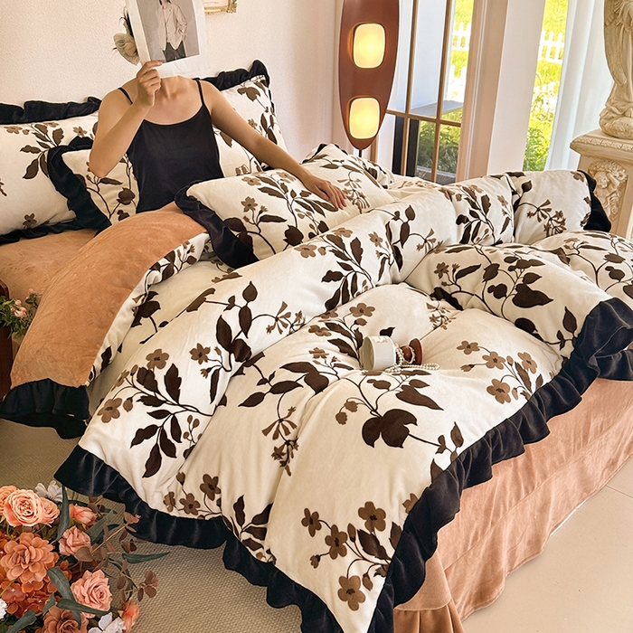 91家纺网 家纺一手货源 找家纺 （总）佳一 2025新款赫本风牛奶绒床裙款花边四件套