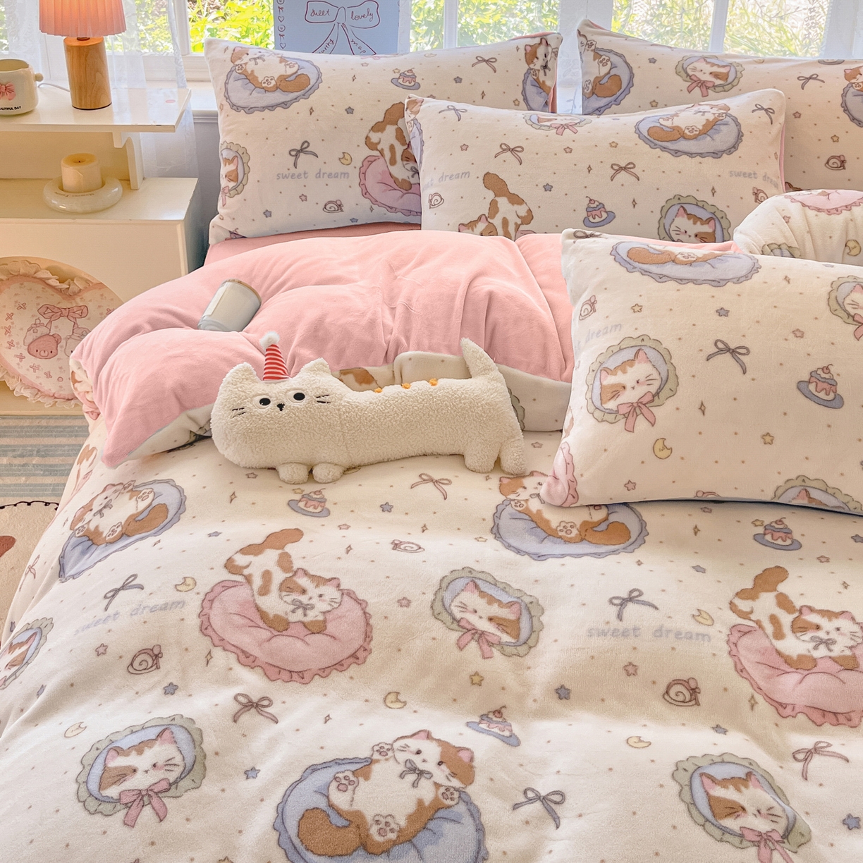 91家纺网 家纺一手货源 找家纺 如一 2025新款高克重卡通印花牛奶绒四件套第三批 小粉喵