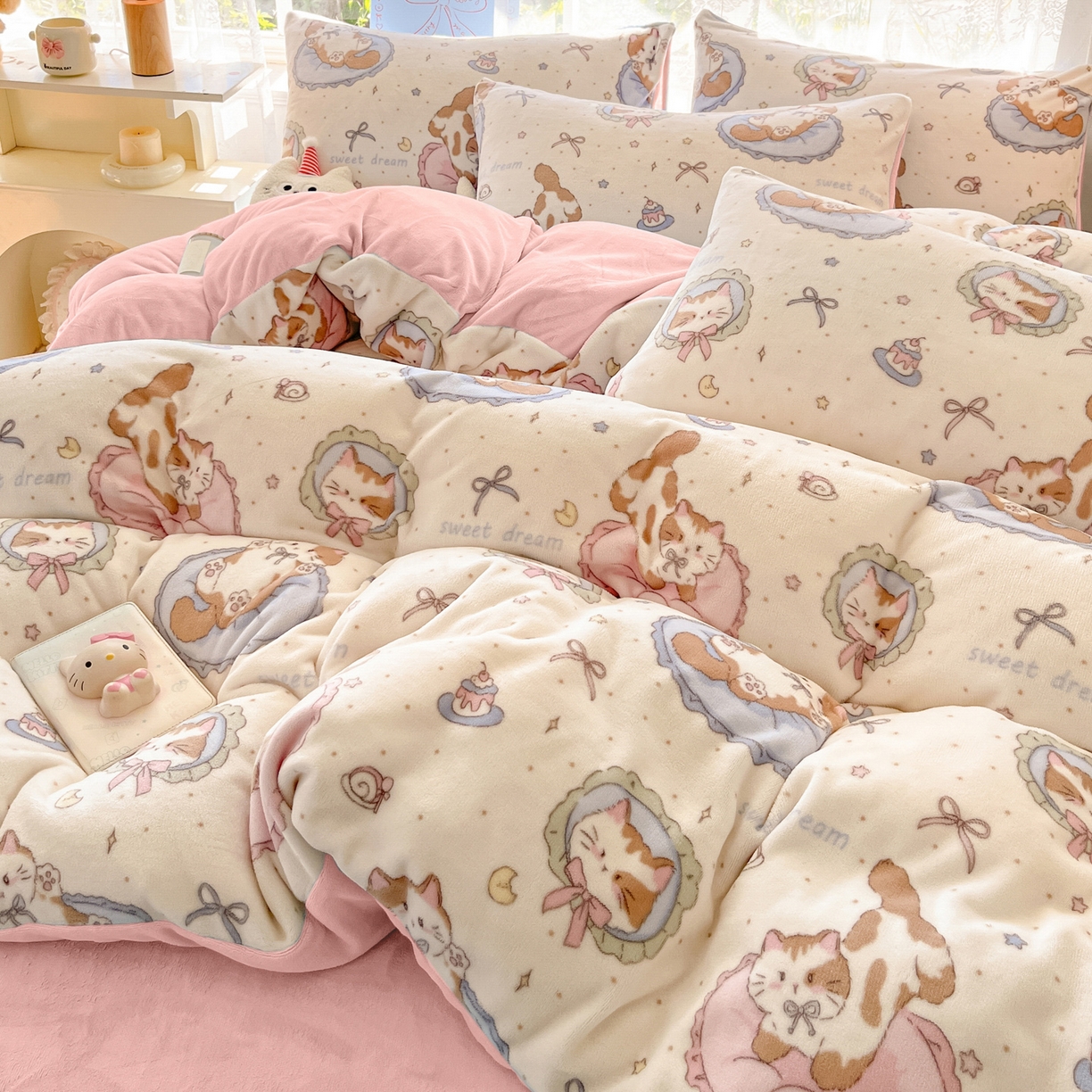 91家纺网 家纺一手货源 找家纺 如一 2025新款高克重卡通印花牛奶绒四件套第三批 小粉喵