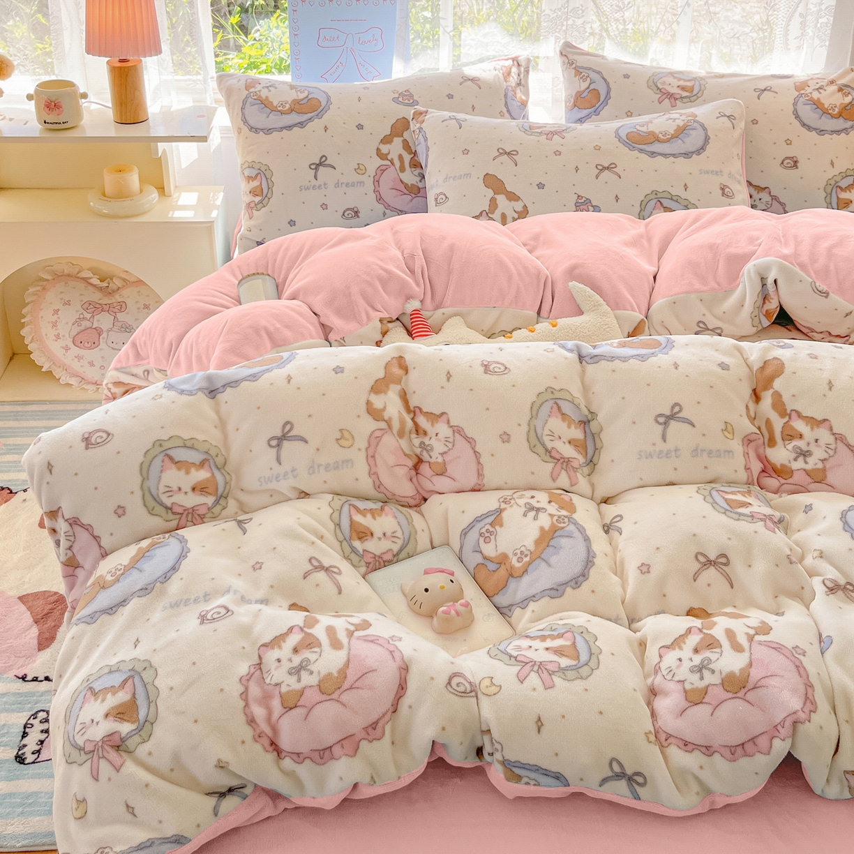 91家纺网 家纺一手货源 找家纺 如一 2025新款高克重卡通印花牛奶绒四件套第三批 小粉喵