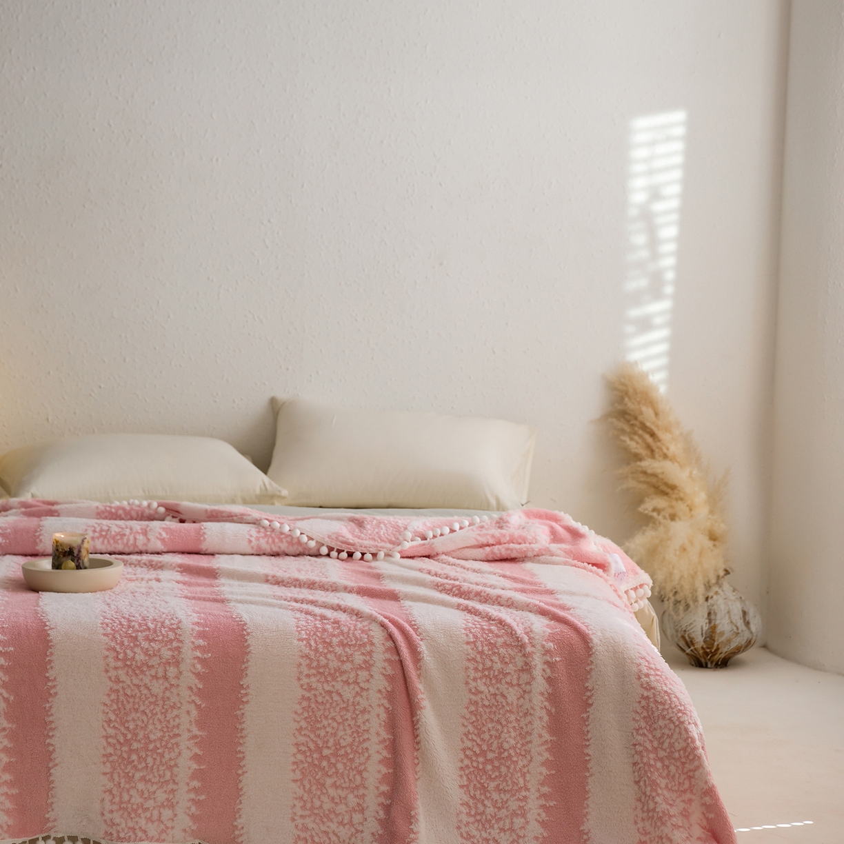 91家纺网 家纺一手货源 找家纺 （总）安莱生活 2025新款阳离子羊羔绒200克毛毯--森语雪球系列