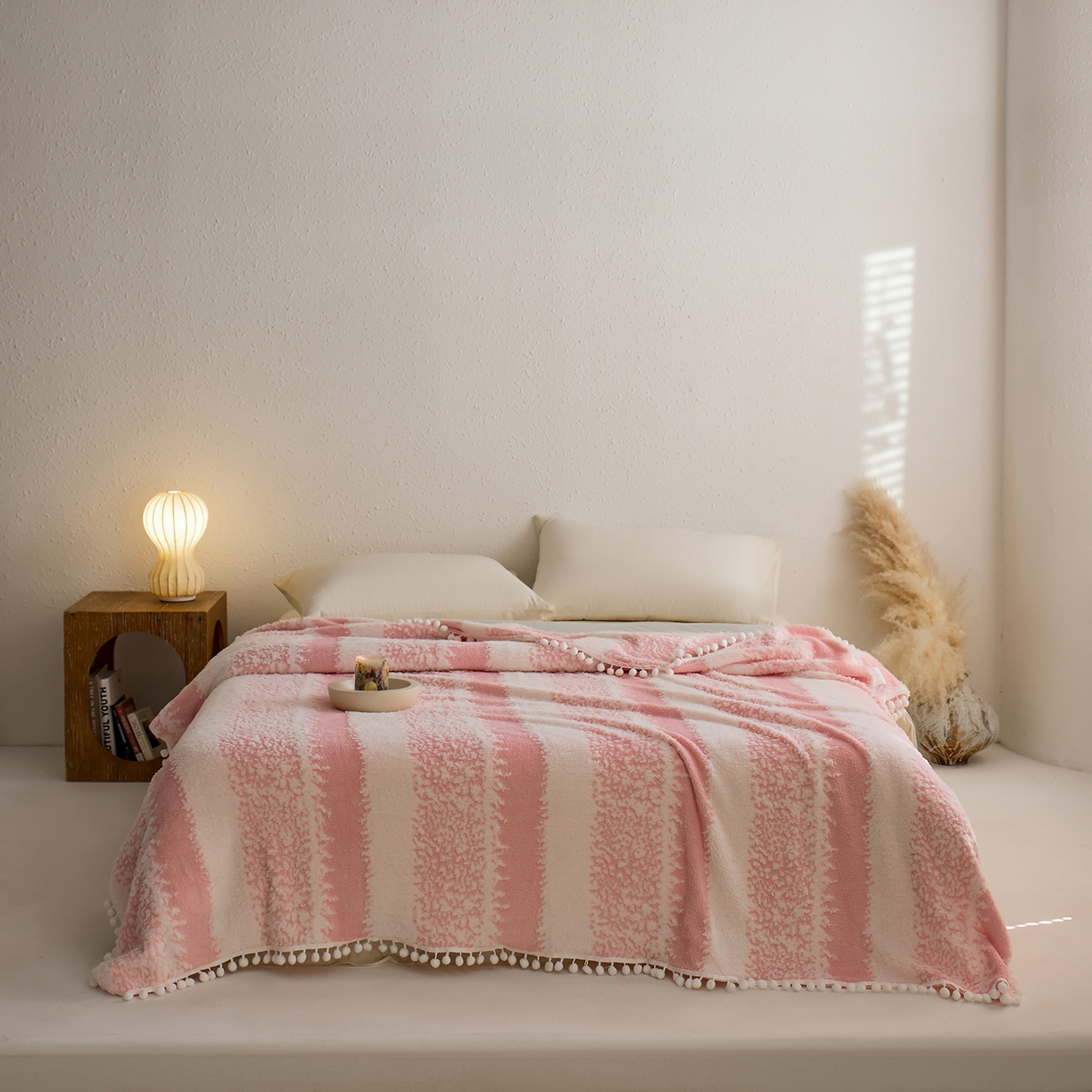 91家纺网 家纺一手货源 找家纺 （总）安莱生活 2025新款阳离子羊羔绒200克毛毯--森语雪球系列