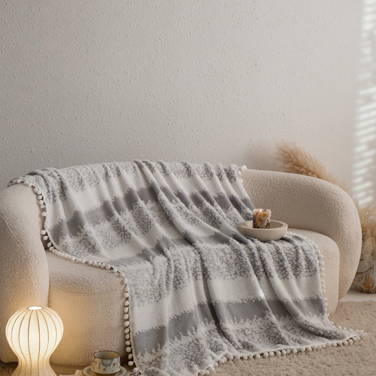 91家纺网 家纺一手货源 找家纺 安莱生活 2025新款阳离子羊羔绒200克毛毯--森语雪球系列 森语雪球-银灰