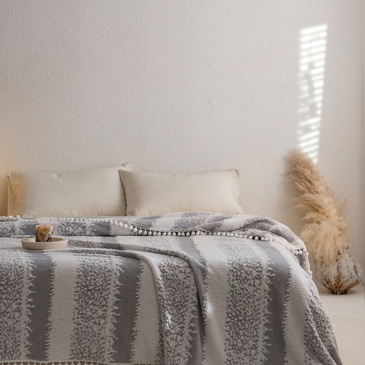 91家纺网 家纺一手货源 找家纺 安莱生活 2025新款阳离子羊羔绒200克毛毯--森语雪球系列 森语雪球-银灰