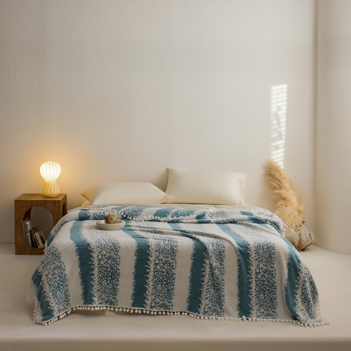 91家纺网 家纺一手货源 找家纺 安莱生活 2025新款阳离子羊羔绒200克毛毯--森语雪球系列 森语雪球-筠雾