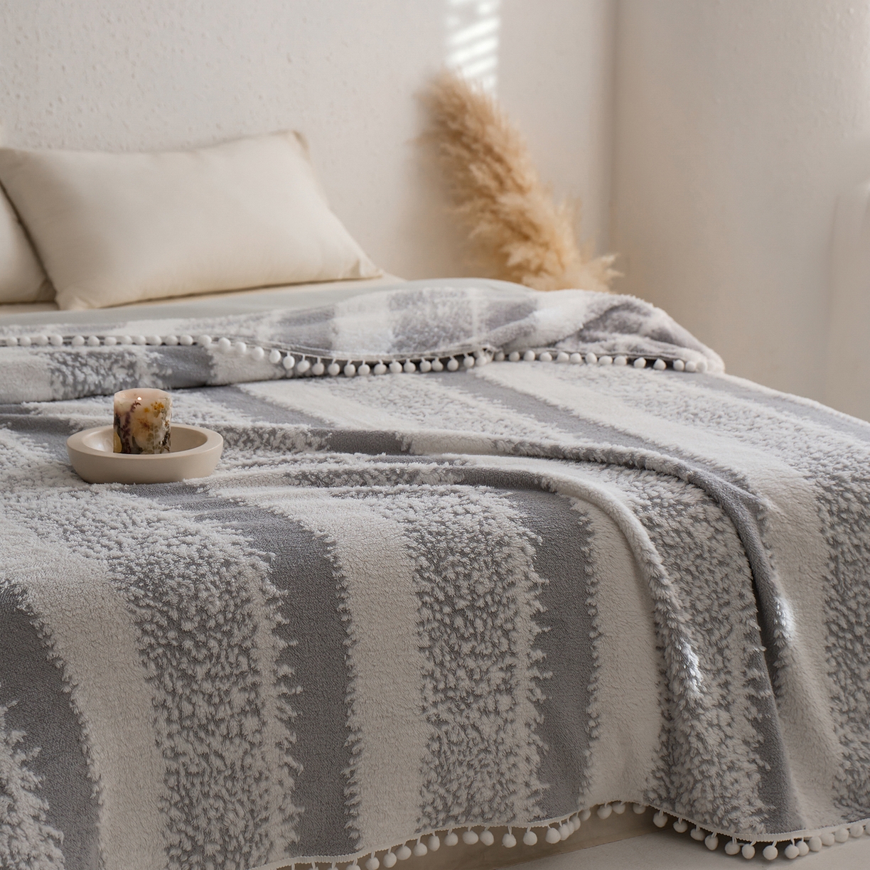 91家纺网 家纺一手货源 找家纺 安莱生活 2025新款阳离子羊羔绒200克毛毯--森语雪球系列 森语雪球-银灰