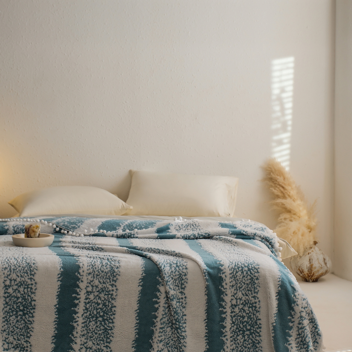 91家纺网 家纺一手货源 找家纺 安莱生活 2025新款阳离子羊羔绒200克毛毯--森语雪球系列 森语雪球-筠雾