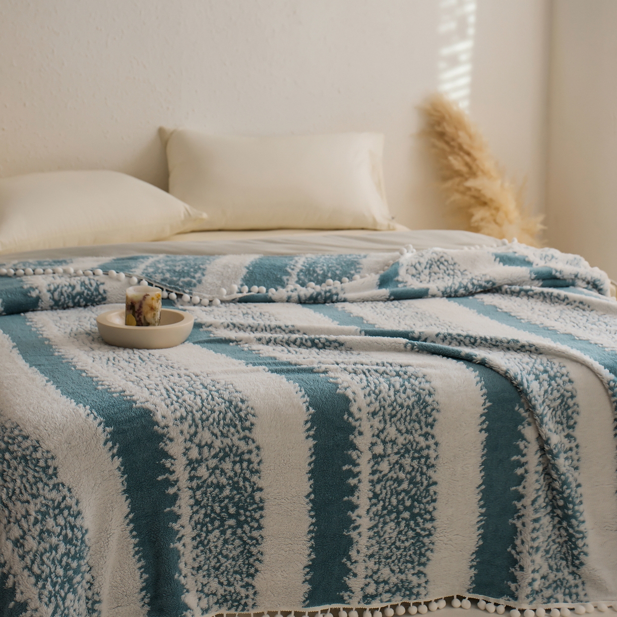 91家纺网 家纺一手货源 找家纺 安莱生活 2025新款阳离子羊羔绒200克毛毯--森语雪球系列 森语雪球-筠雾