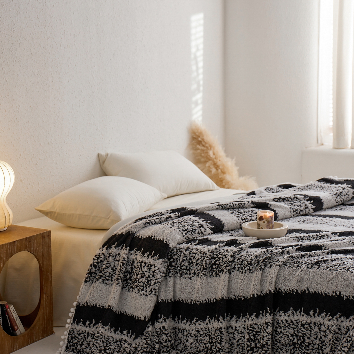 91家纺网 家纺一手货源 找家纺 安莱生活 2025新款阳离子羊羔绒200克毛毯--森语雪球系列 森语雪球-黑灰