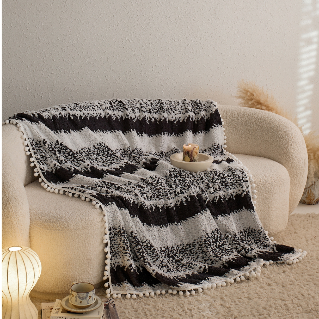 91家纺网 家纺一手货源 找家纺 安莱生活 2025新款阳离子羊羔绒200克毛毯--森语雪球系列 森语雪球-黑灰