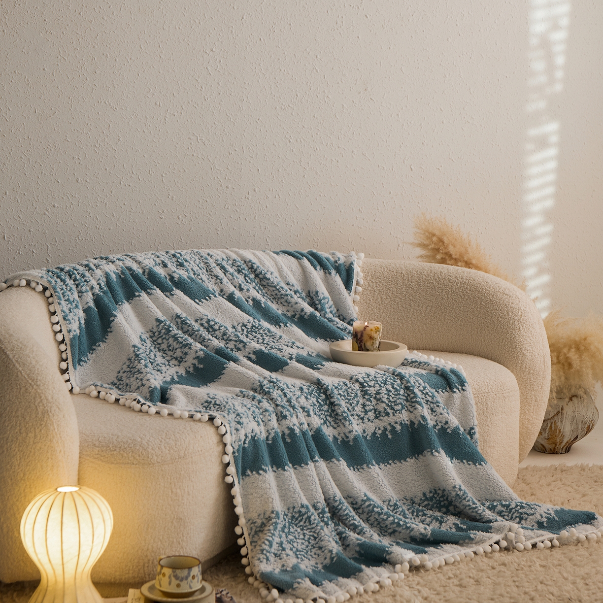 91家纺网 家纺一手货源 找家纺 安莱生活 2025新款阳离子羊羔绒200克毛毯--森语雪球系列 森语雪球-筠雾