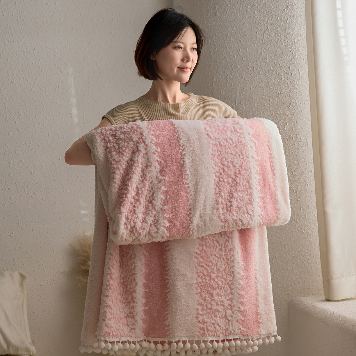 91家纺网 家纺一手货源 找家纺 安莱生活 2025新款阳离子羊羔绒200克毛毯--森语雪球系列 森语雪球-粉白